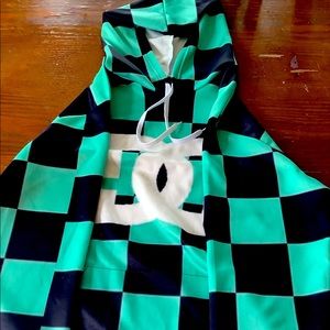 I’m selling this light hoodie for men and has checkers on it with dc shoes logo